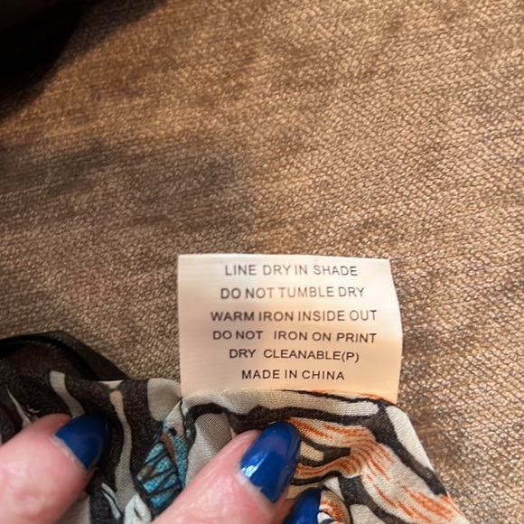 ๐ House of Three - size 6 - shawl with lots of black fringe NWOT ๐ - Picture 8 of 8